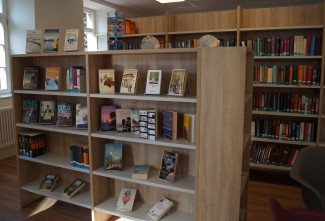 Große Auswahl an Büchern